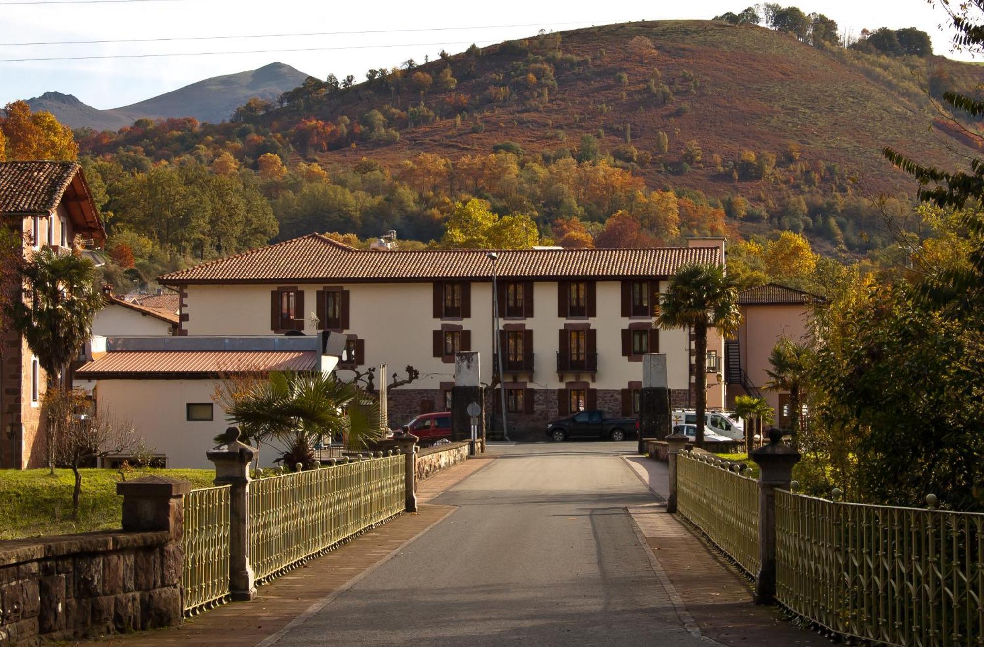 Hotel Urgain Oronoz-Mugaire Kültér fotó